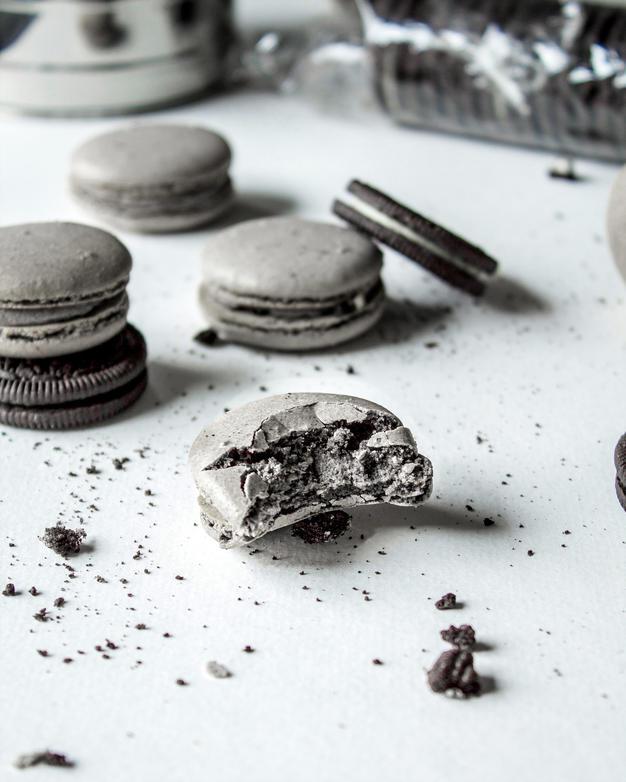 cookies n cream macarons