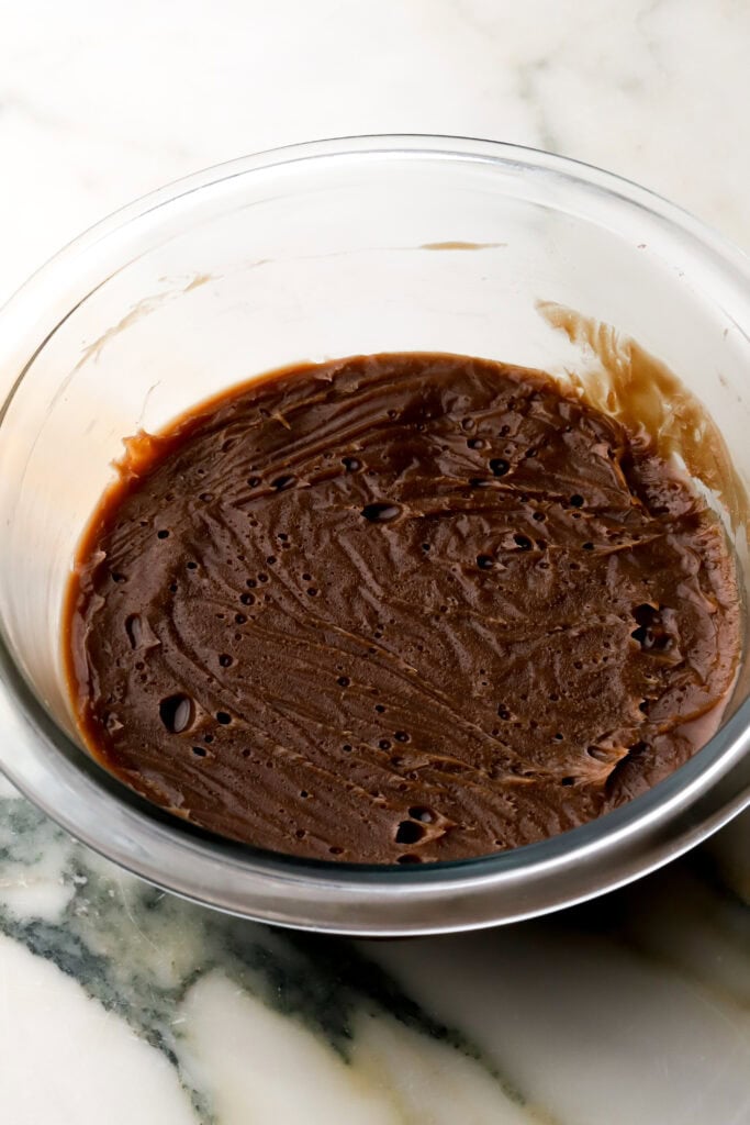finished chocolate custard in a glass bowl