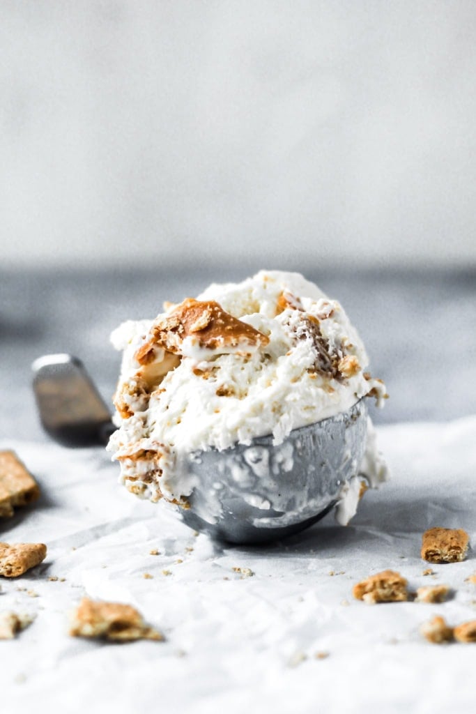 caramel cheesecake ice cream in a scoop