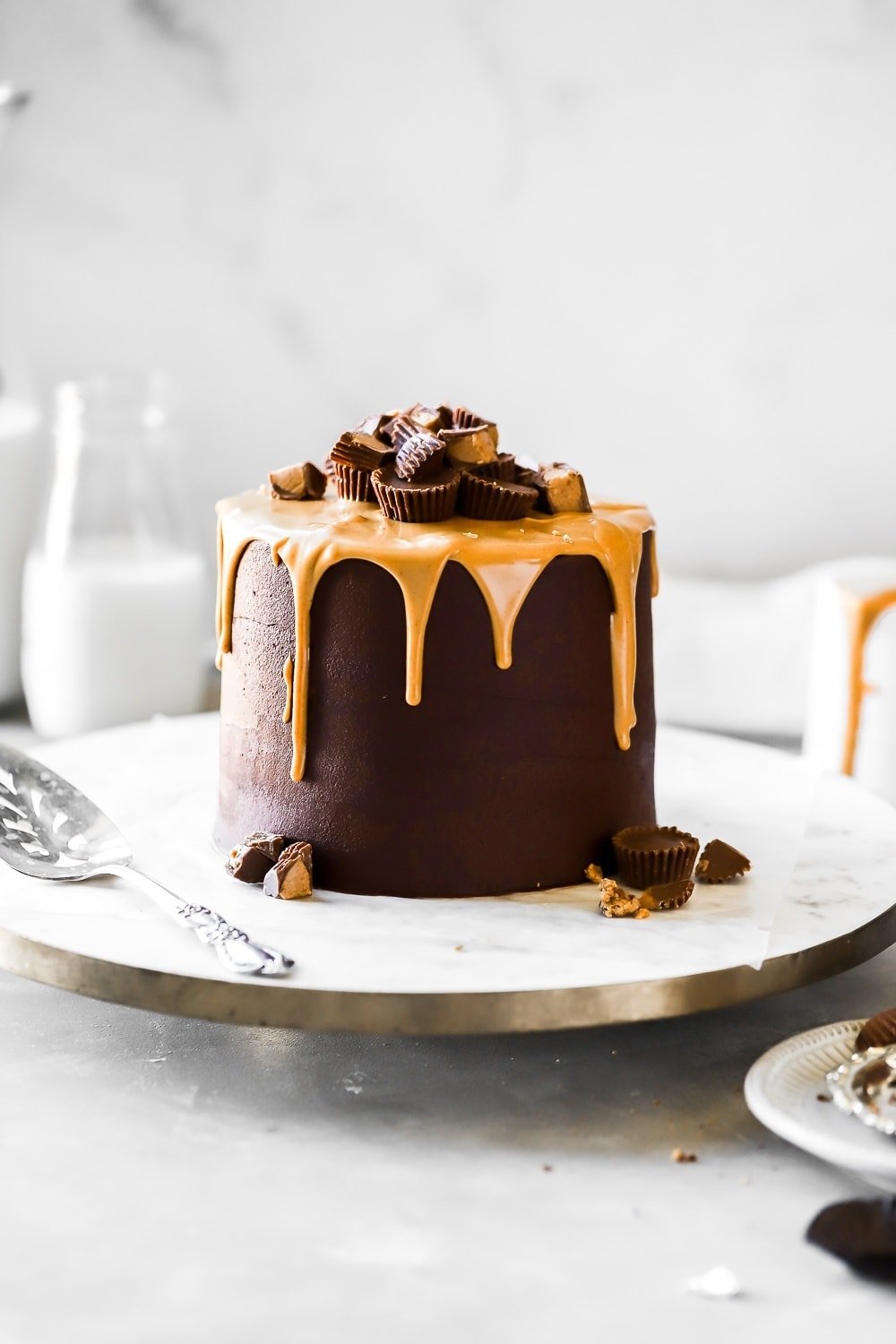 Reese's Peanut Butter Chocolate Cake - BARAN BAKERY
