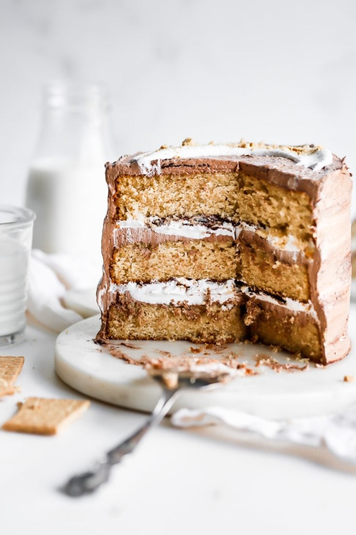 s'mores cake with marshmallow fluff and chocolate frosting