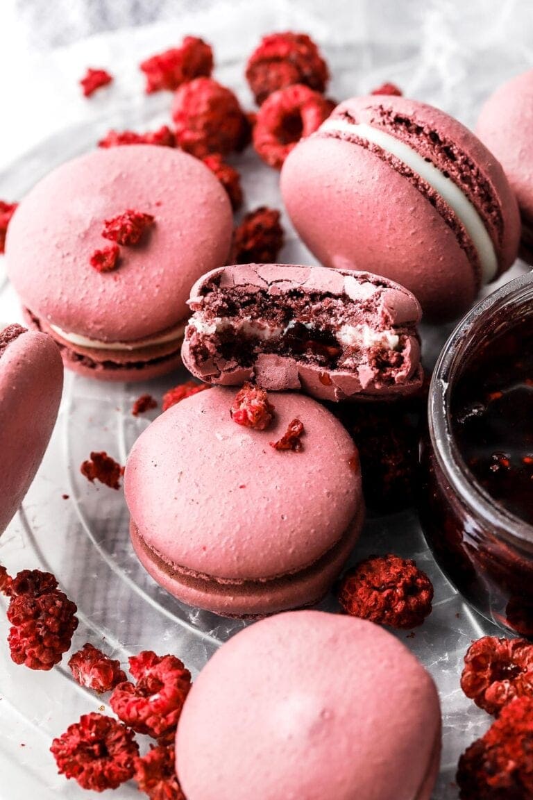 raspberry macarons with white chocolate ganache and raspberry jam