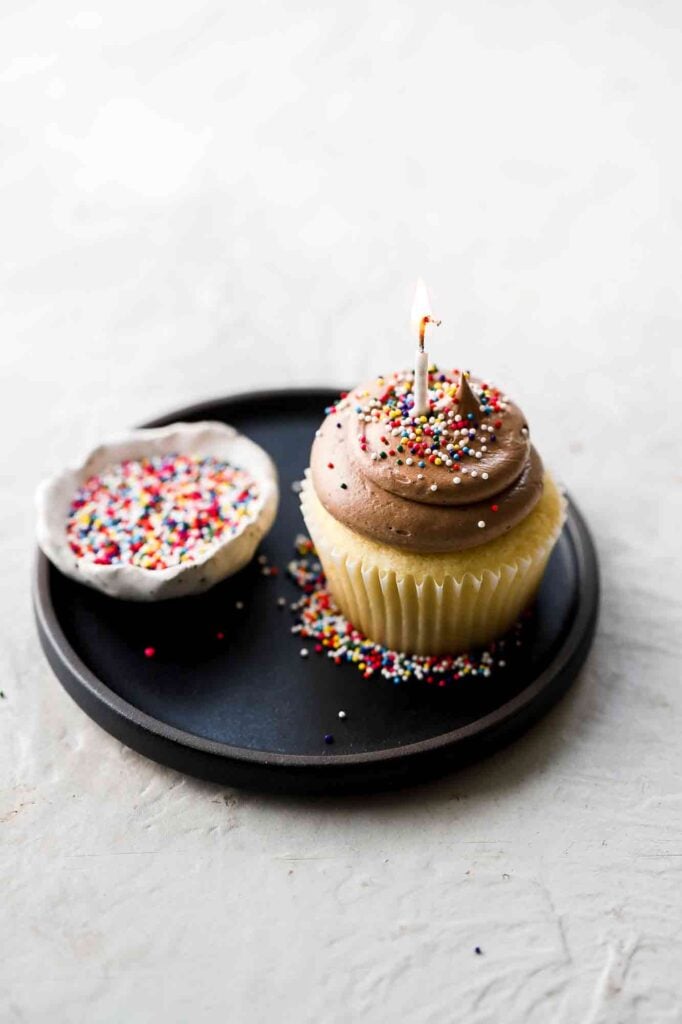 vanilla birthday cake cupcakes with chocolate buttercream