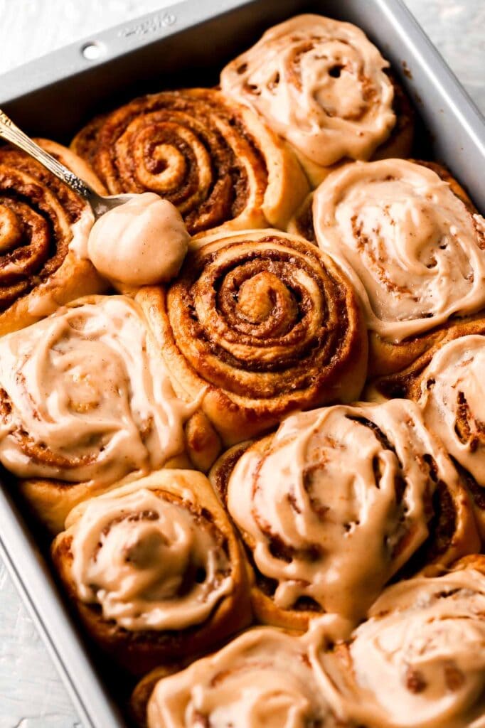 caramelized white chocolate cinnamon rolls