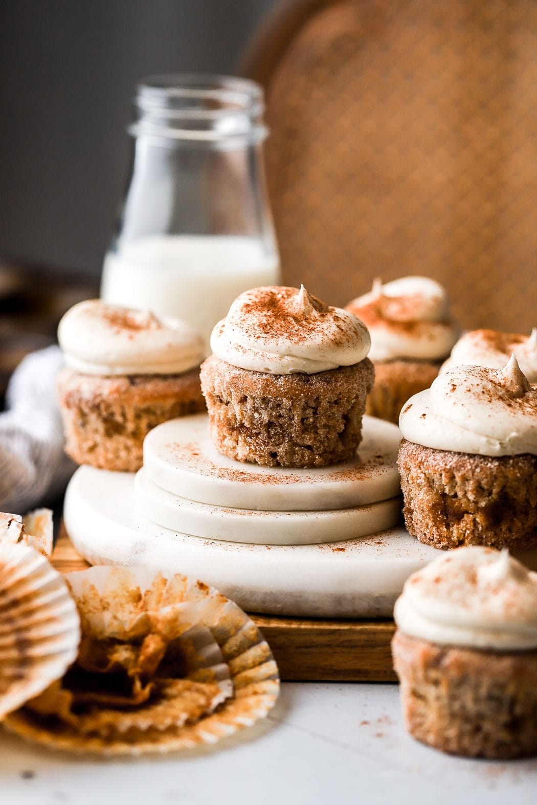 banana snickerdoodle cupcakes with cream cheese frosting