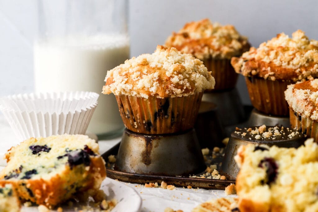 bakery style blueberry streusel muffins