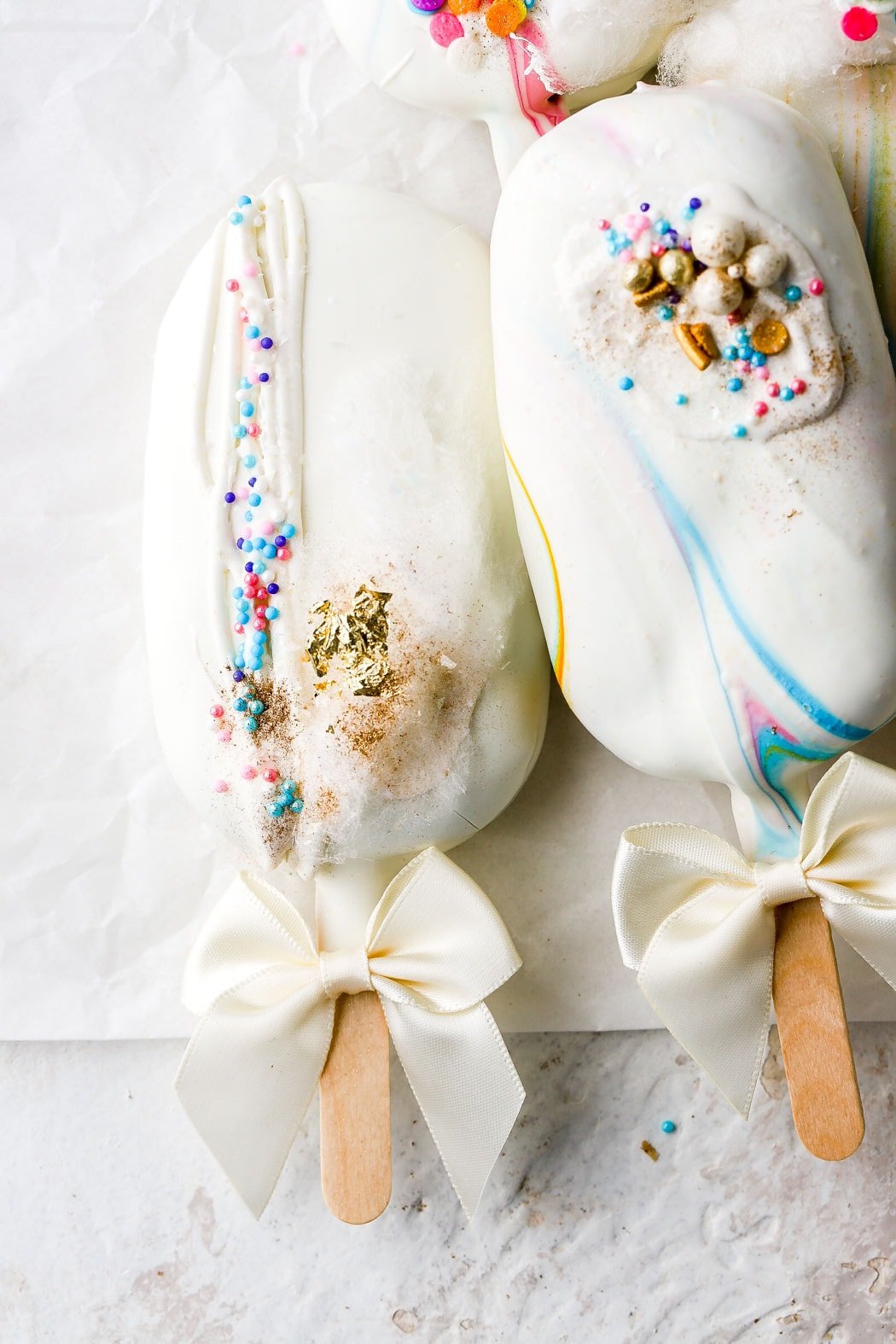 White Chocolate Cakesicles in 2 ways - Dipping & Mold Method 