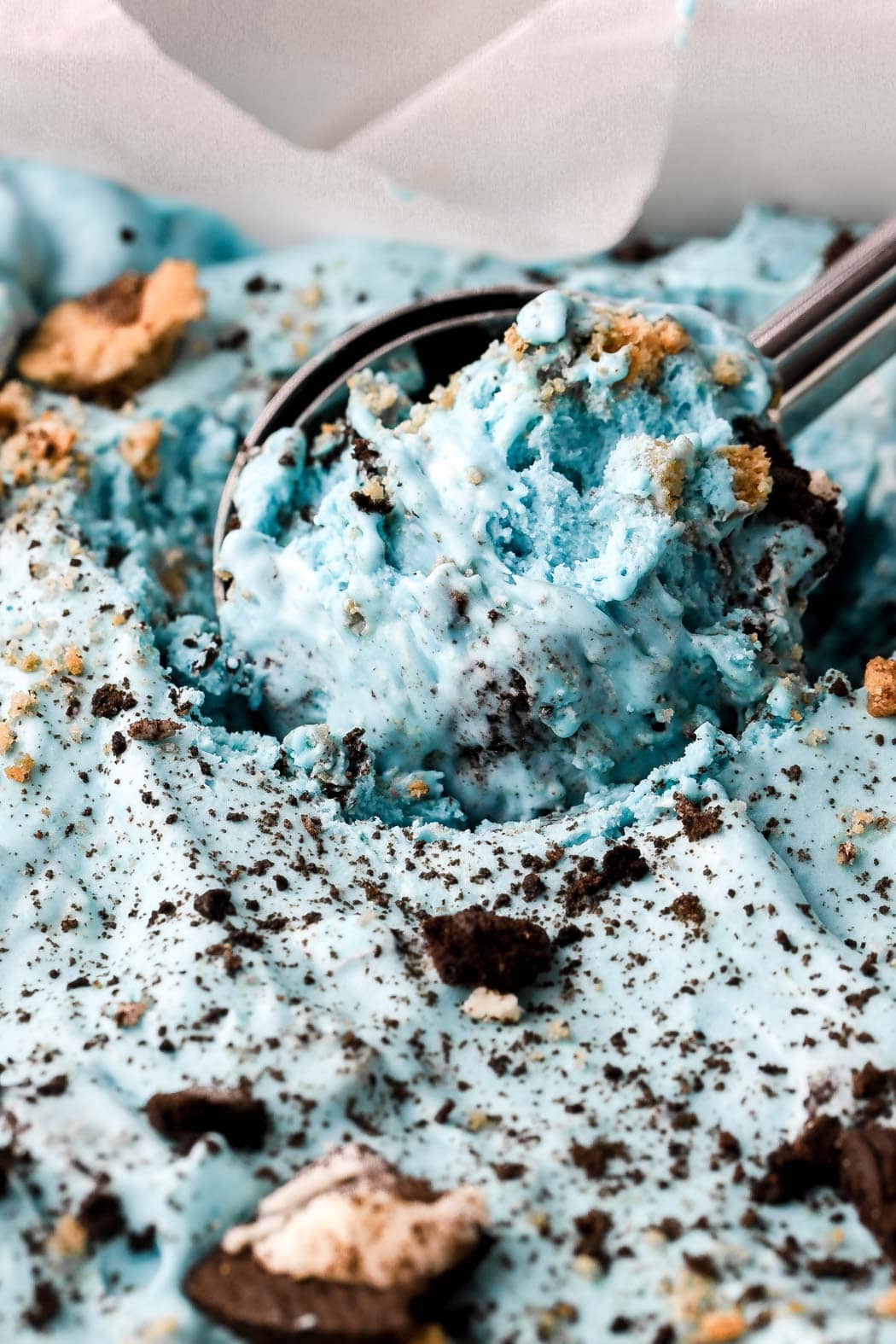 blue ice cream with oreos and chocolate chip cookies