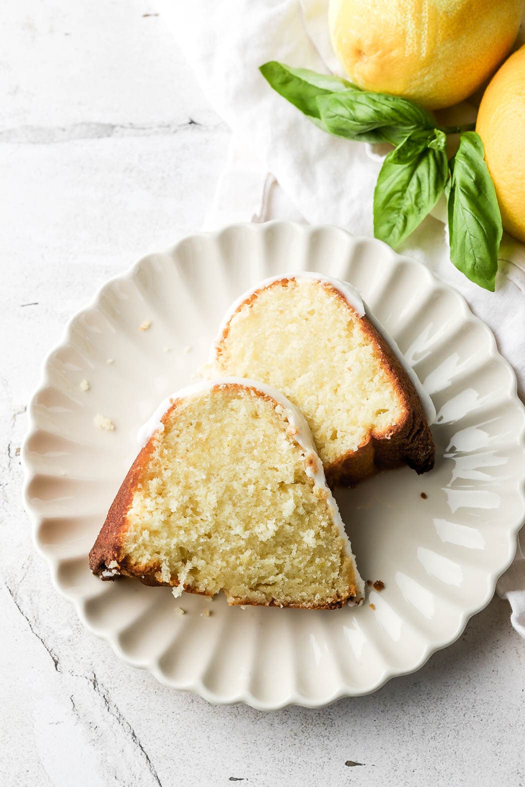 lemonade bundt cake slices