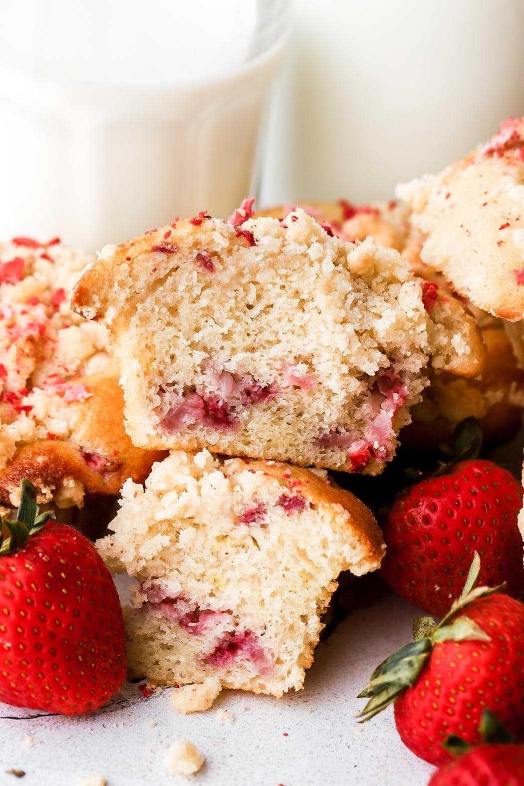 strawberry muffins with crumble topping