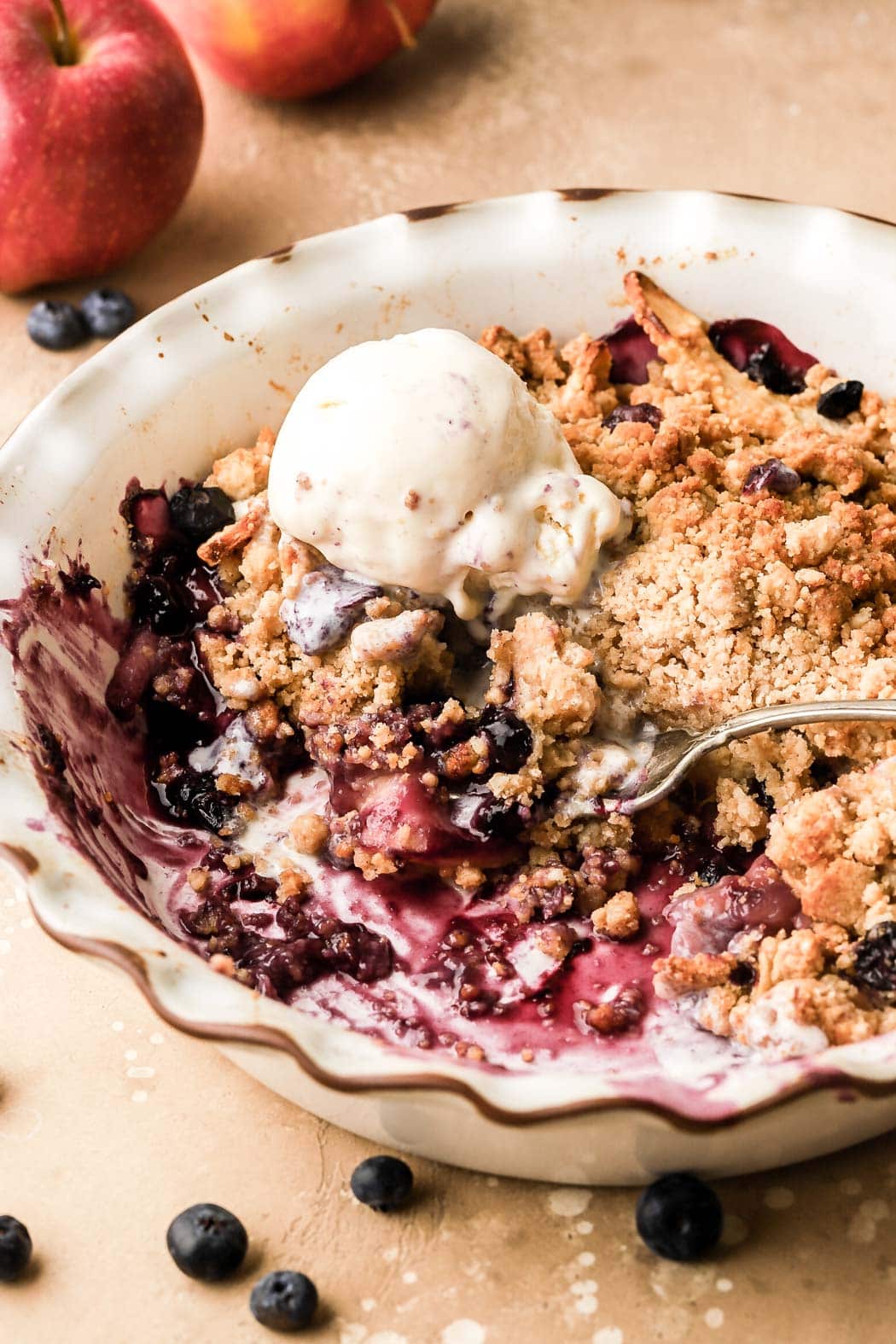blueberry and apple crumble