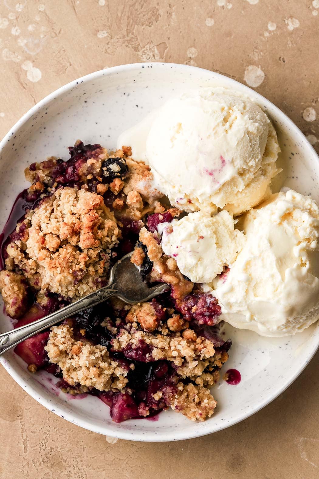 blueberry and apple crumble