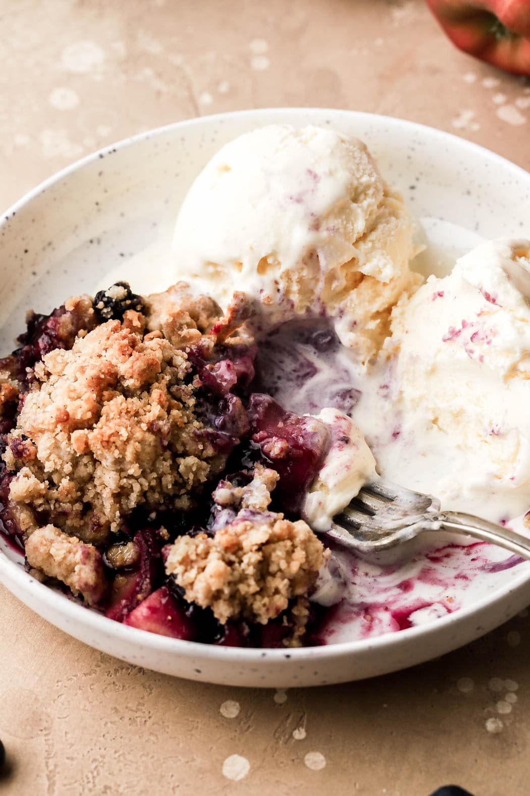 blueberry and apple crumble