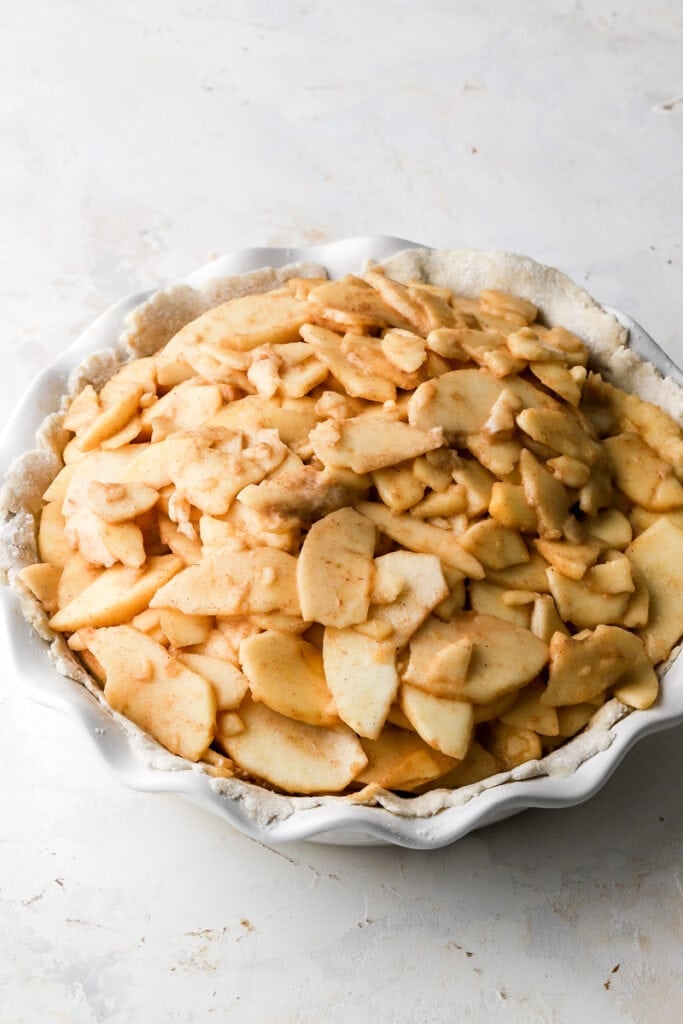 apples in pie crust