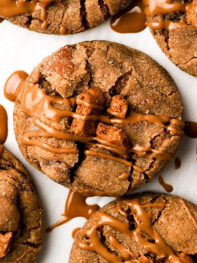 cookie butter cookies with drizzle