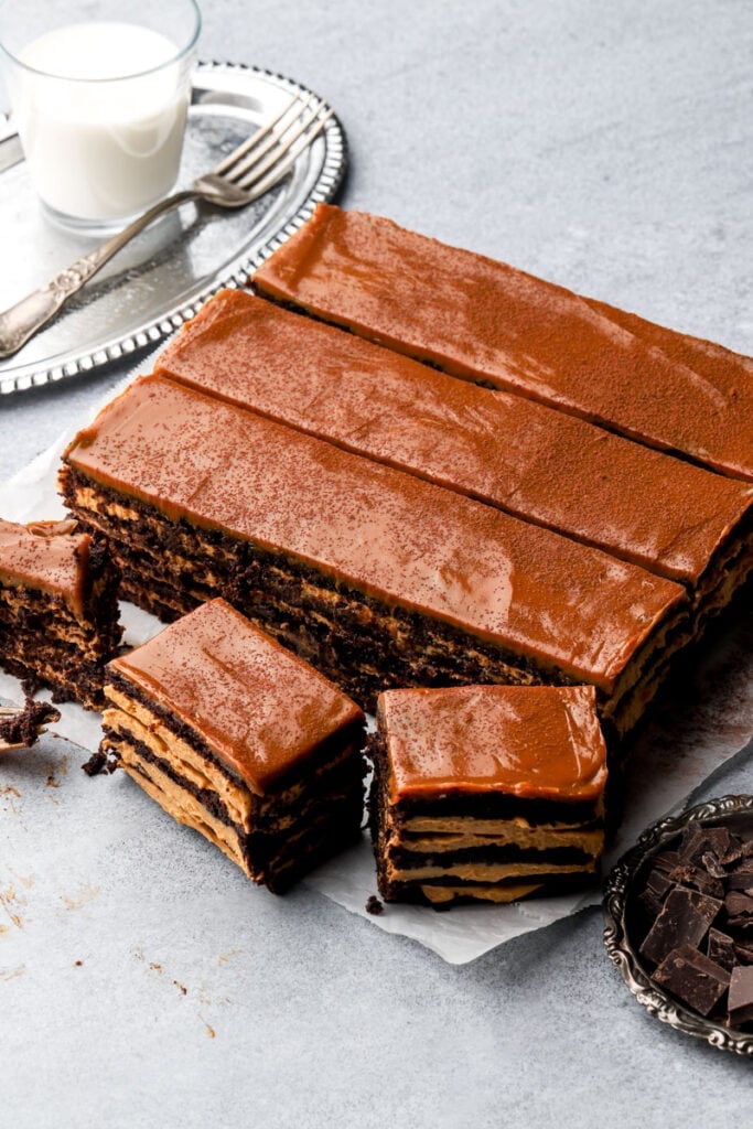 chocotorta topped with dulce de leche and getting sliced