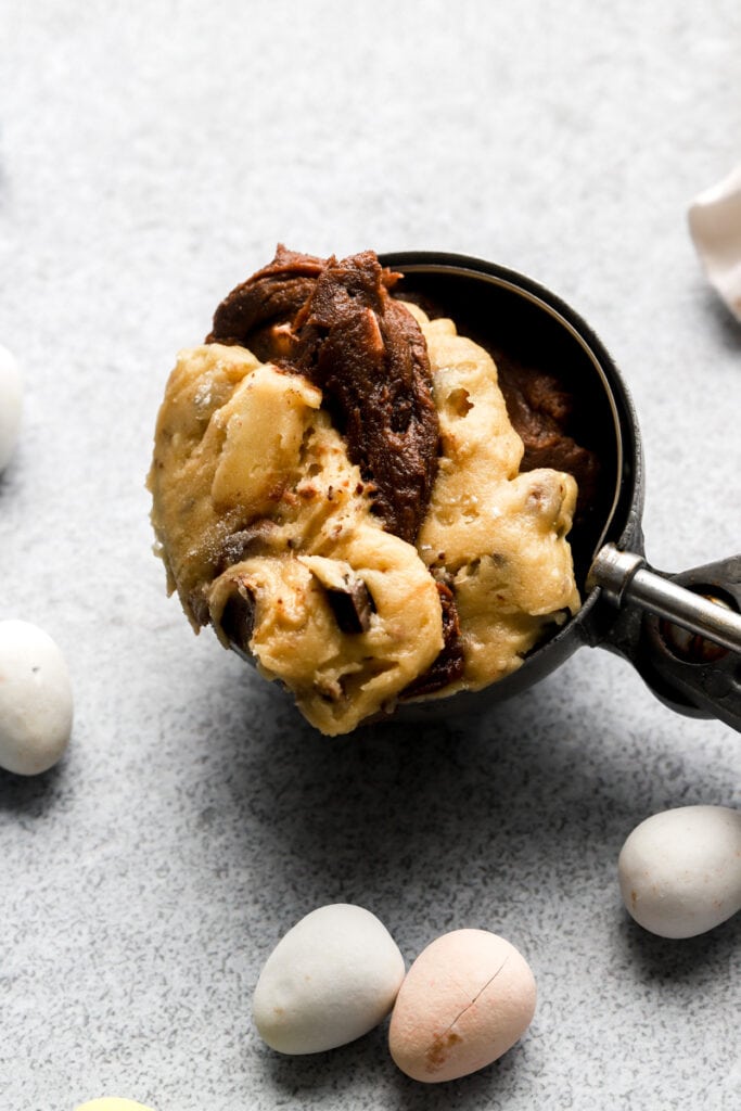 alternate scooping the cookie doughs
