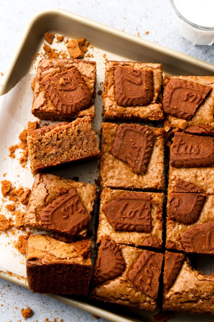 tray of cookie butter blondies with biscoff cookies