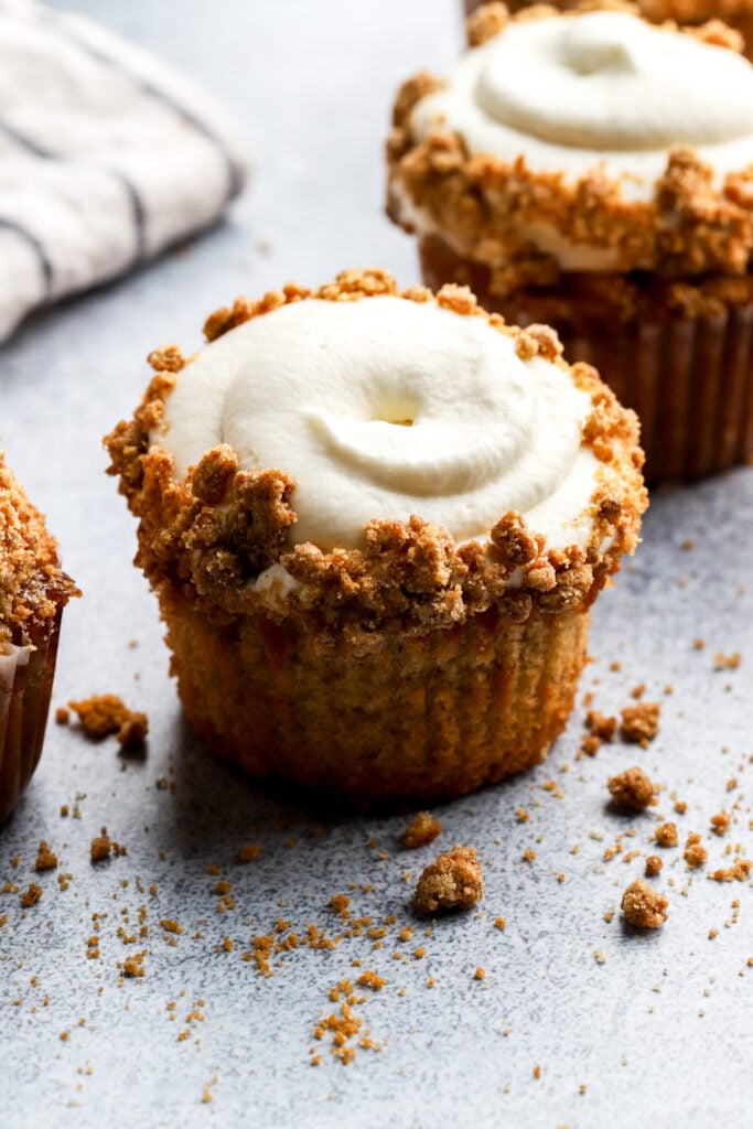 apple pie cupcakes with whipped cream frosting