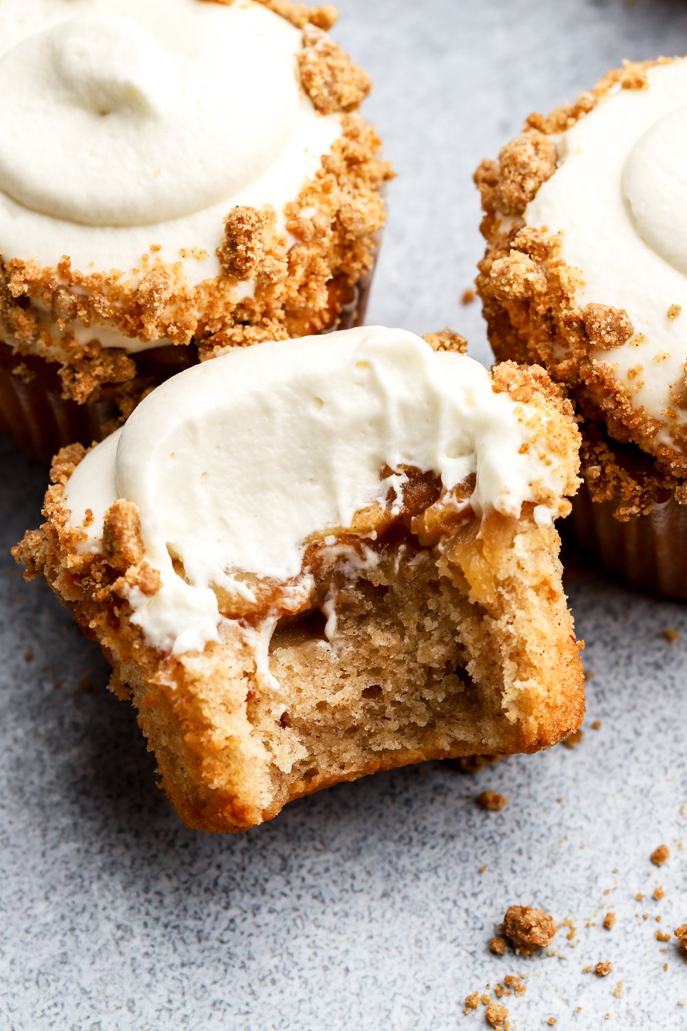 https://baranbakery.com/wp-content/uploads/2023/09/Apple-Pie-Cupcakes-16.jpg