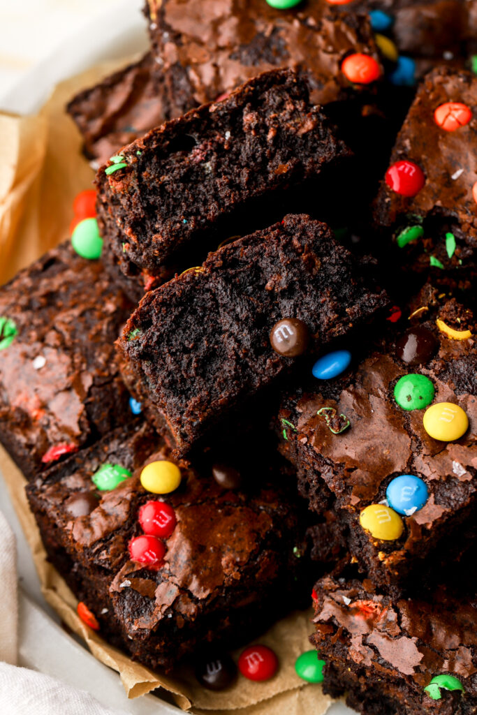 close up of sliced M&M Brownies