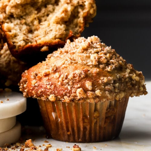 banana nut muffins with walnut crumble