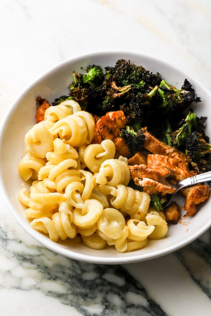 mozzarella pasta with bbq chicken and broccoli