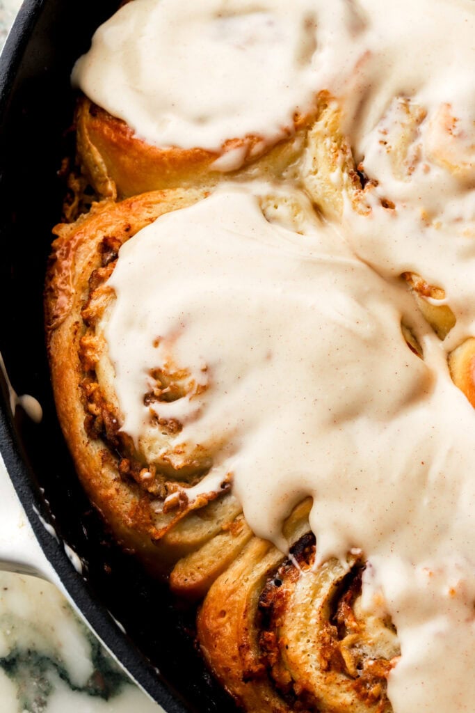 Apple cinnamon rolls frosted