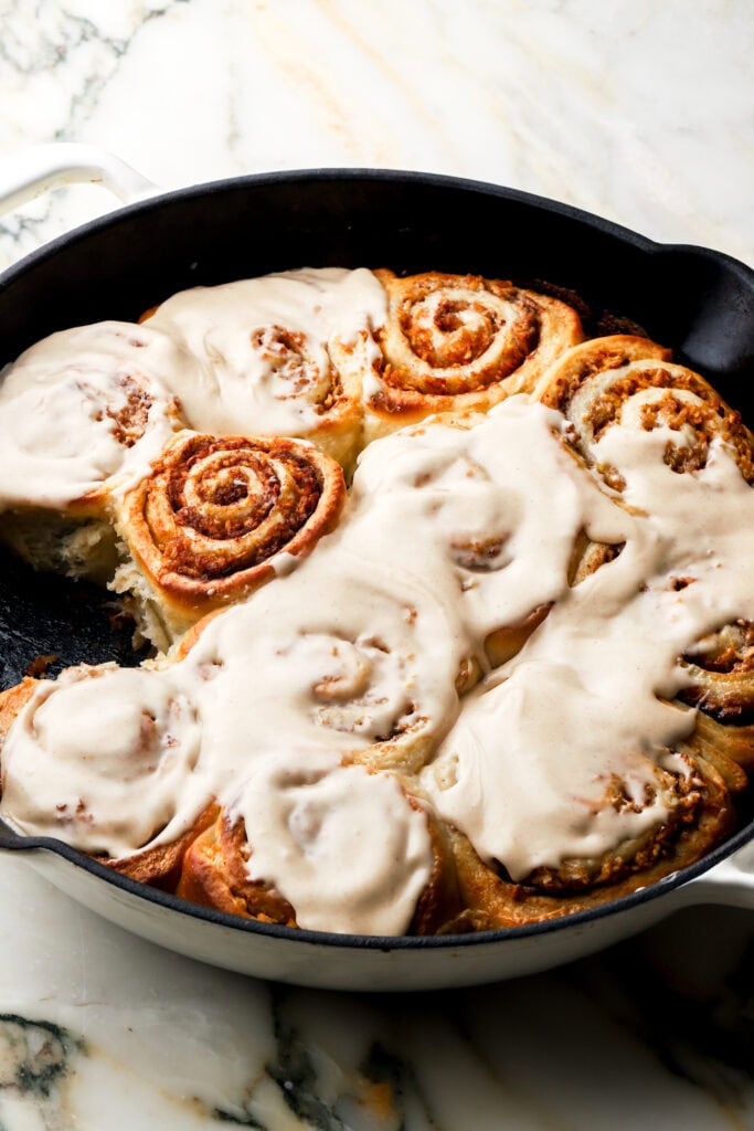 apple cinnamon rolls frosted