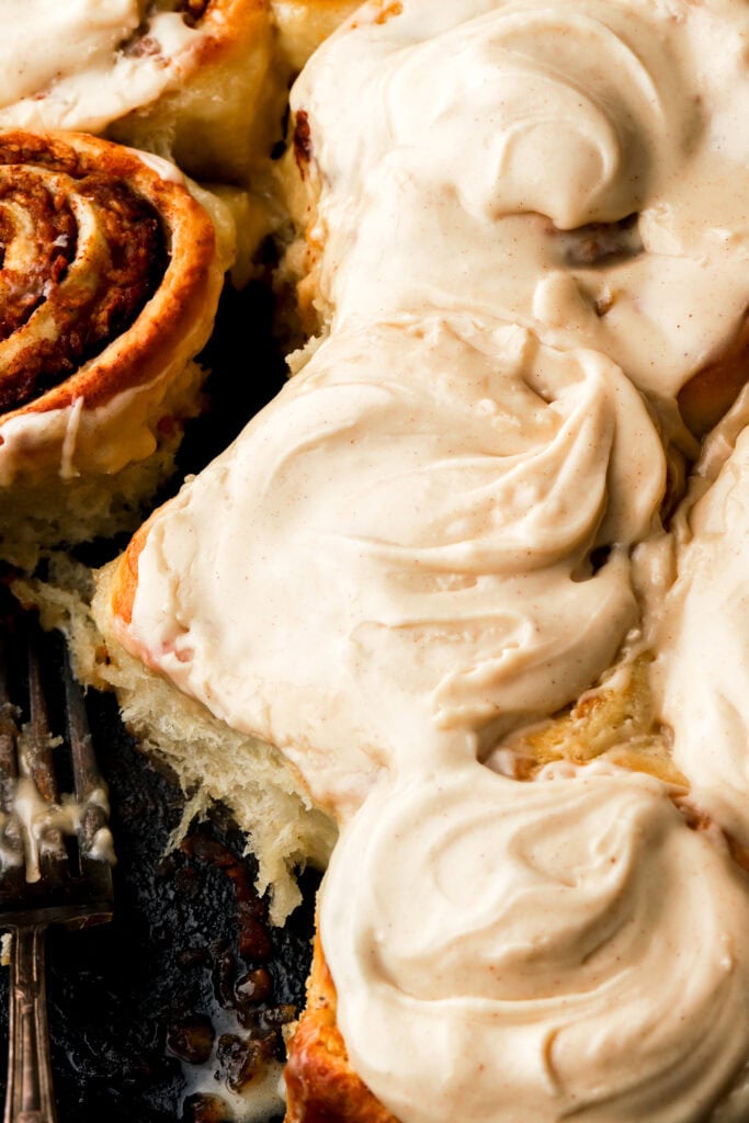 apple cinnamon rolls frosted