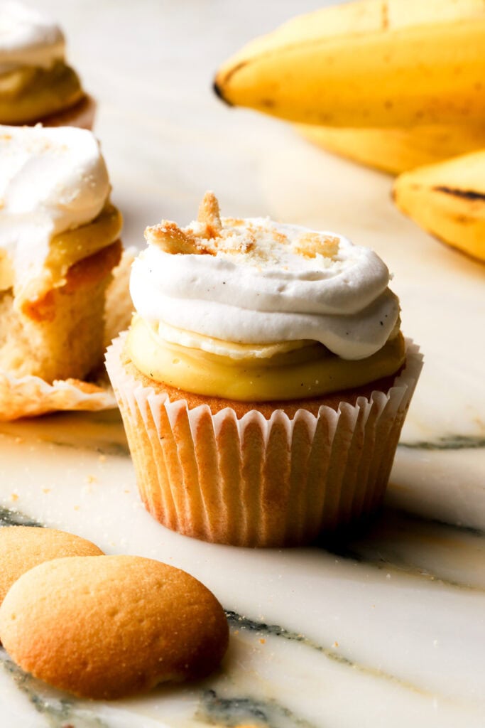 banana pudding cupcake with bananas in the background