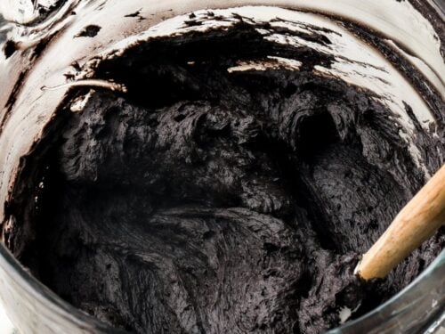 How to Make Black Icing Without Food Coloring: Easy & Natural Tips