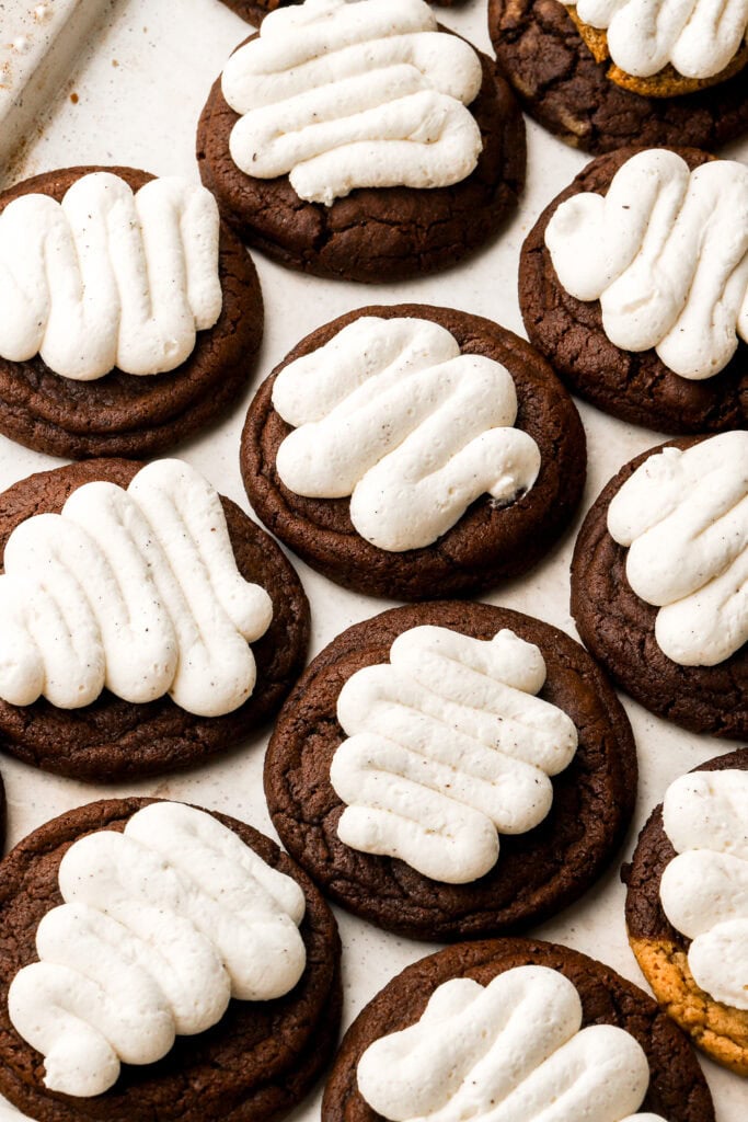 mascarpone piped onto chocolate cookies